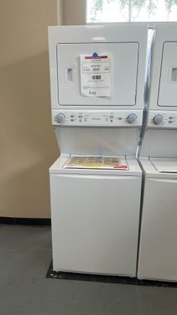 Frigidaire GAS Washer/Dryer Laundry Center