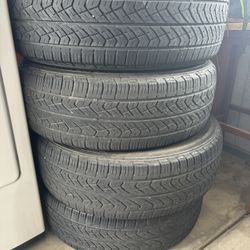 Llantas En Buenas Condiciones Yokohama 225-65-17 $80. Dólares Por Las 4. 