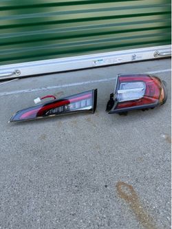 Toyota corolla hatchback 2019-2023 taillight & inner passenger side