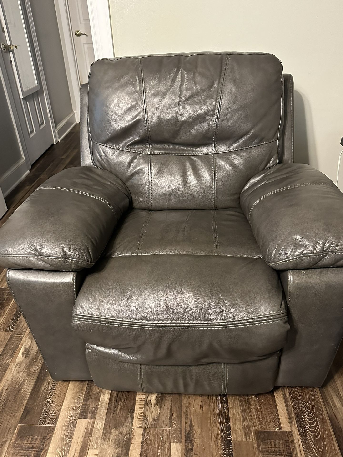 Power Recliner with USB Hookup for Sale in Fredericksburg, VA OfferUp