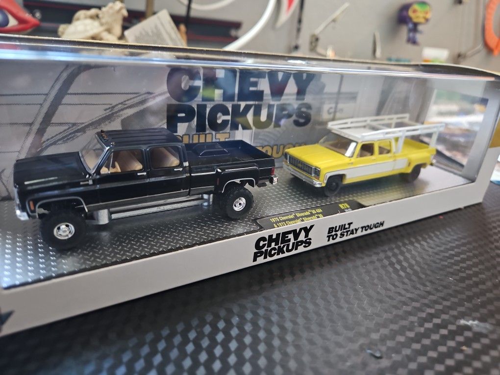 M2 Machines Chevy Pickups 1975 Chevrolet Silverado 30 4x4 & 1973 Chevy  Silverado 30