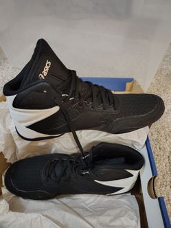 Men's Wrestling Shoes.      Black/Silver. Size: 9 men.