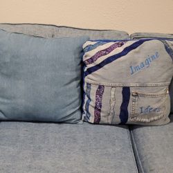 Eddie Bauer Blue Jean Couch and Blue Jean 👖 pillows 😴