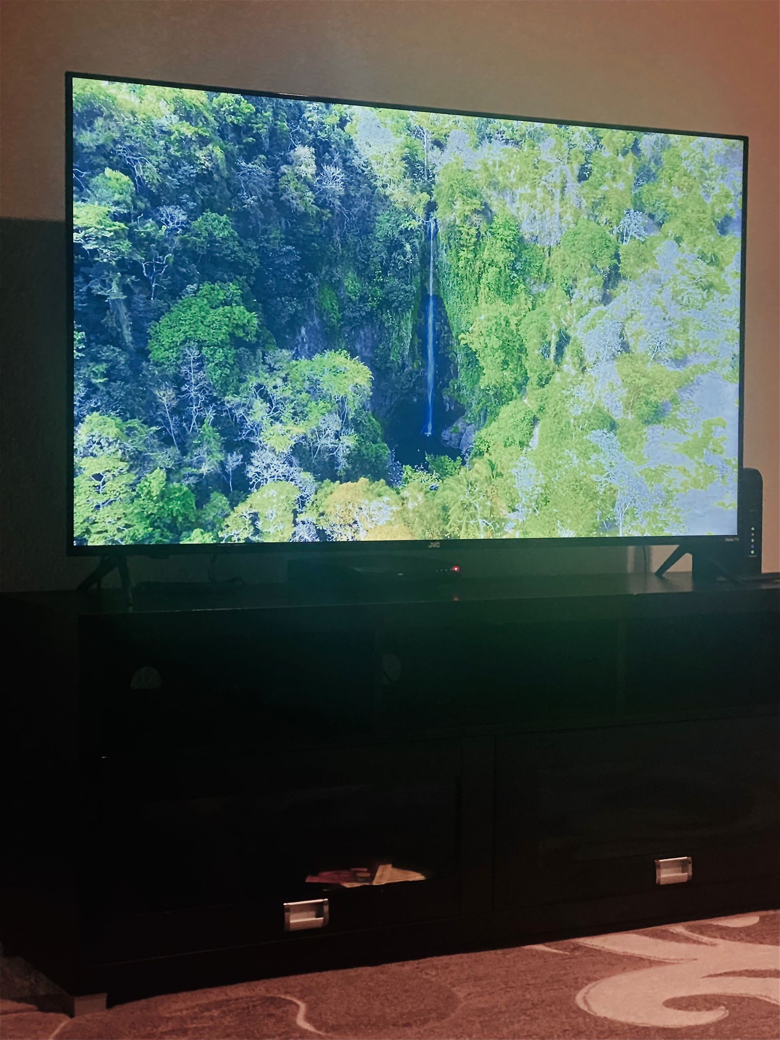 JVC Roku TV ELITE 4K ULTRA HD 58’’