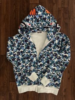 *BAPE* LIGHT BLUE HOODIE SIZE LARGE