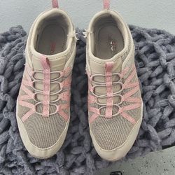 Skachers Hiking Women Shoes 