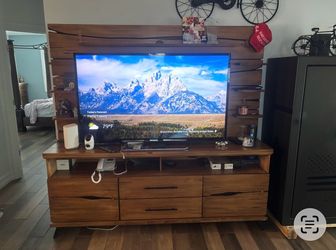 Entertainment center
