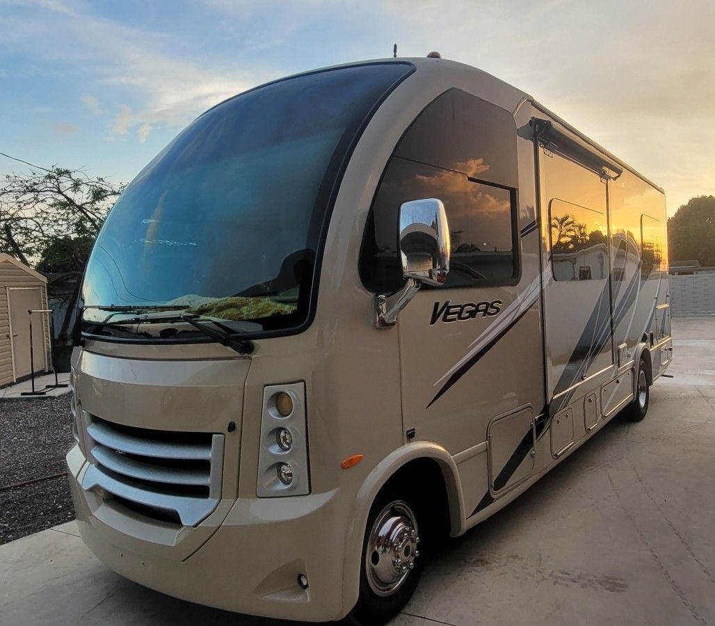 2015 Ford E -350 , 6.8L V10 350HP