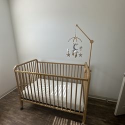 Davinci Jenny Lind crib color : Honey