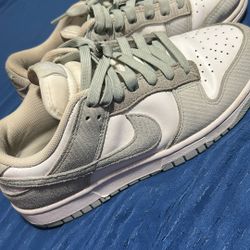 Nike dunk Low Light Silver Corduroy Women’s Size 8.5 Athletic Shoes ( FN7658-100)
