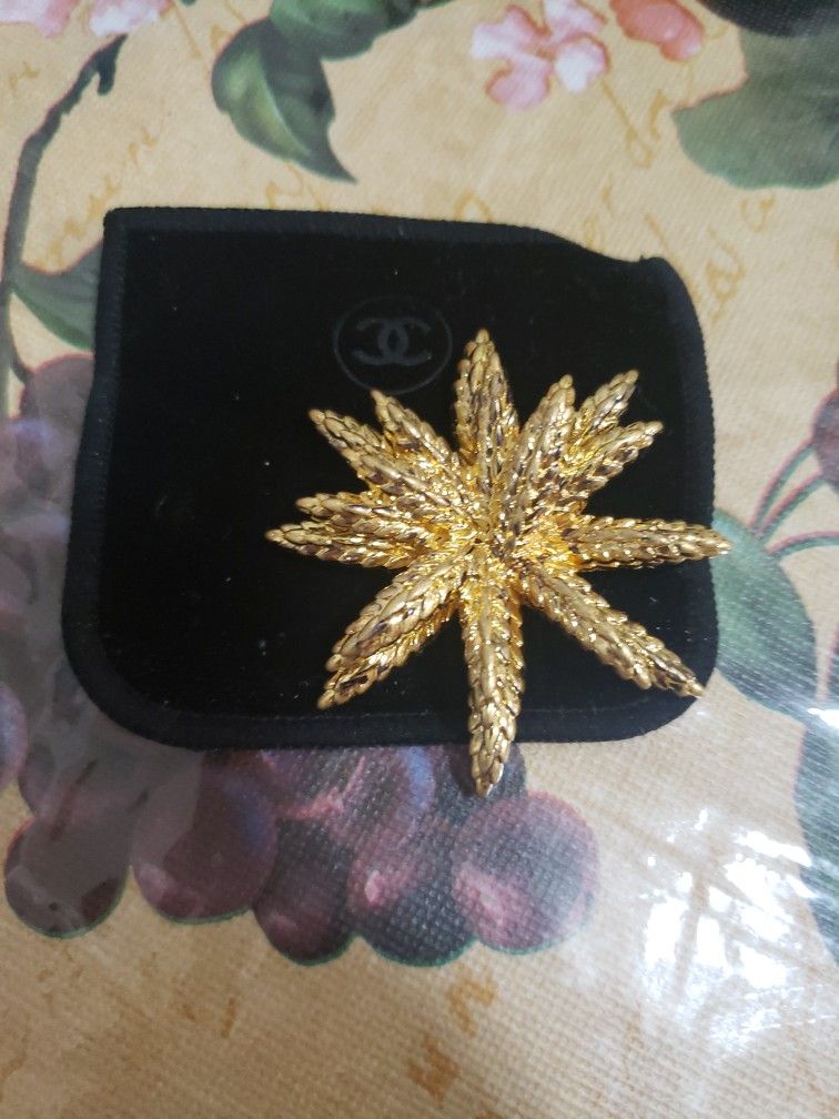 Vintage Brooch 