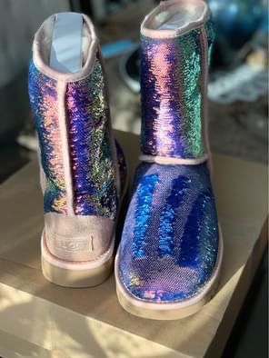 UGG