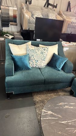 Sofa love dead floor model