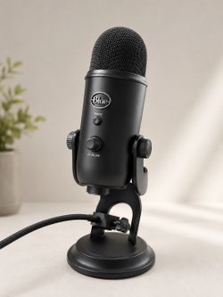 Blue Yeti USB Microphone (like new) FREE Pop filter included