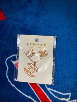 Necklace and earring set