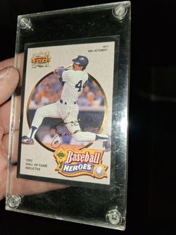 SIGNED REGGIE JACKSON BASEBALL HEROES CARD