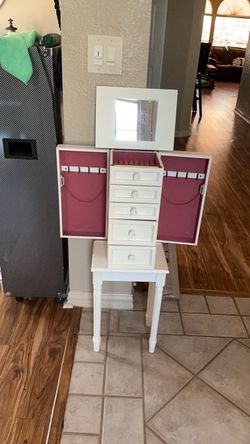 Jewelry cabinet