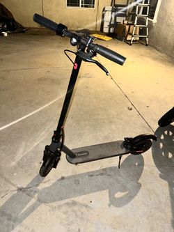 E scooter w/dual shocks & solid tires
