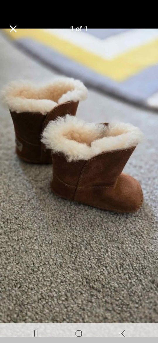Baby Ugg Size 2/3 New
