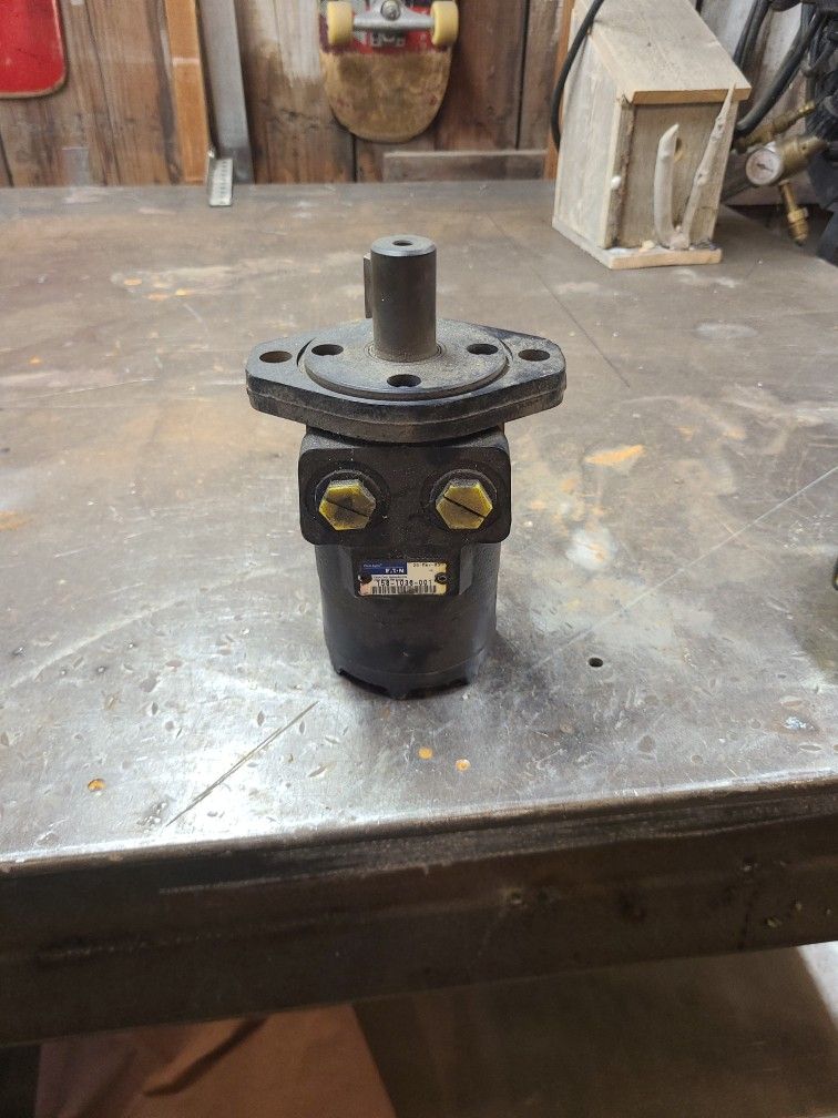 Eaton Hydraulic Pump (Never Used)