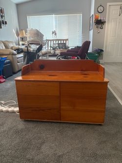 Solid Pine Wood Toy Box with Back Rail/Hope Chest