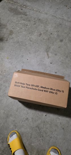 20' x 25' blue roof tarp and 2 parachute cords