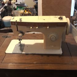 Vintage Singer Sewing Machine W/rectractable Table