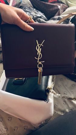 Bonita bolsa ysl color vino