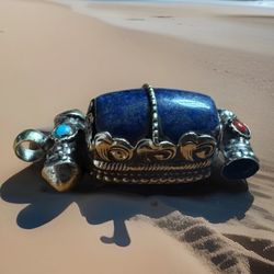  Vintage and stunning hand hand carved Lapis pendant set in Tibetan silver 15grams