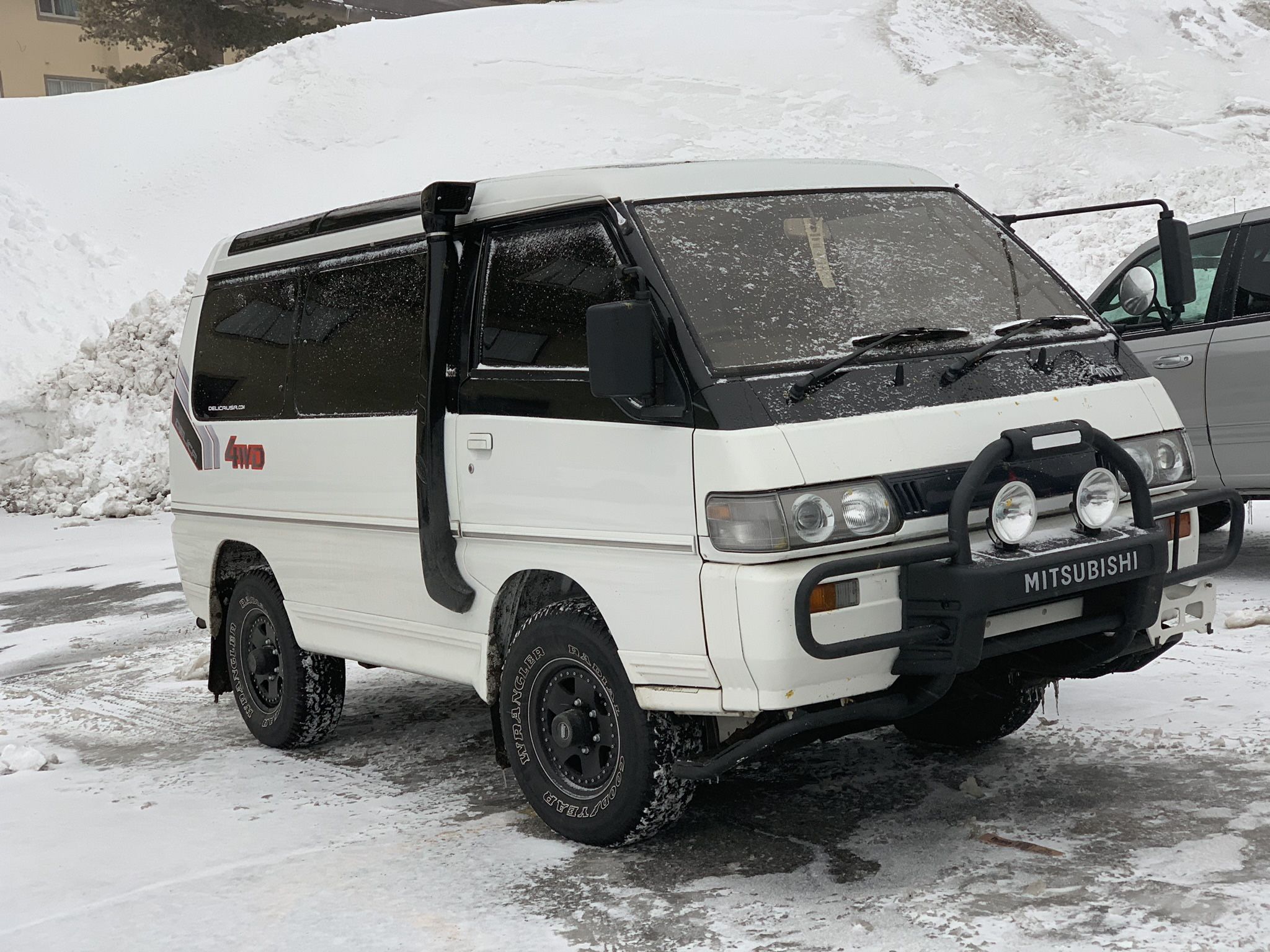 1993 Mitsubishi Delica “The Moon Rover”