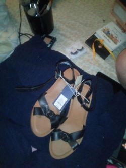 Universal threads memory foam  black and tan wedged sandals