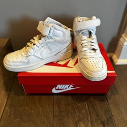Nike Court Borough Size 6 