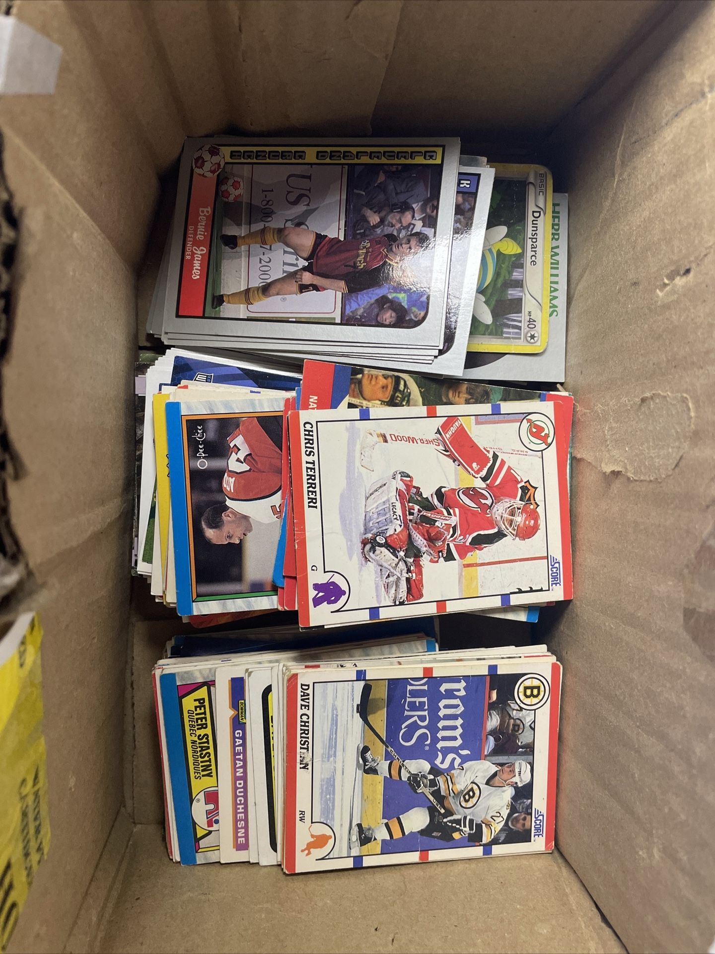 Random Lot of Vintage Sports Cards Hockey Soccer Basketball Pokémon Trading Card