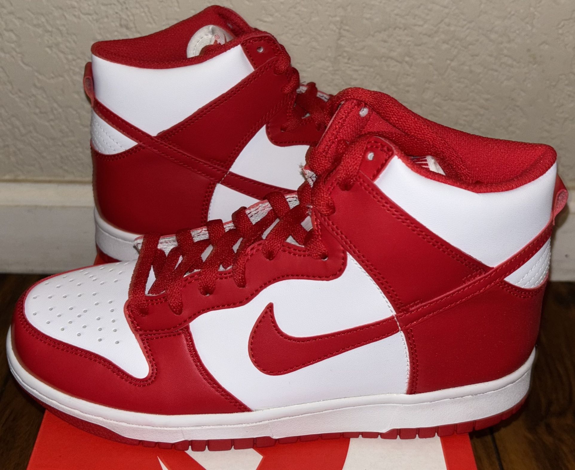 DUNK HIGH CHAMPIONSHIP WHITE AND RED