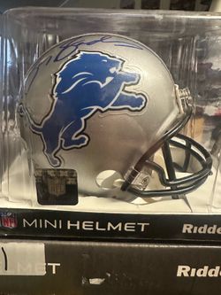 Barry Sanders Signed Detroit Lions Riddell VSR4 Mini Helmet JSA