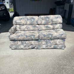 Loveseat, Size Hide A Bed