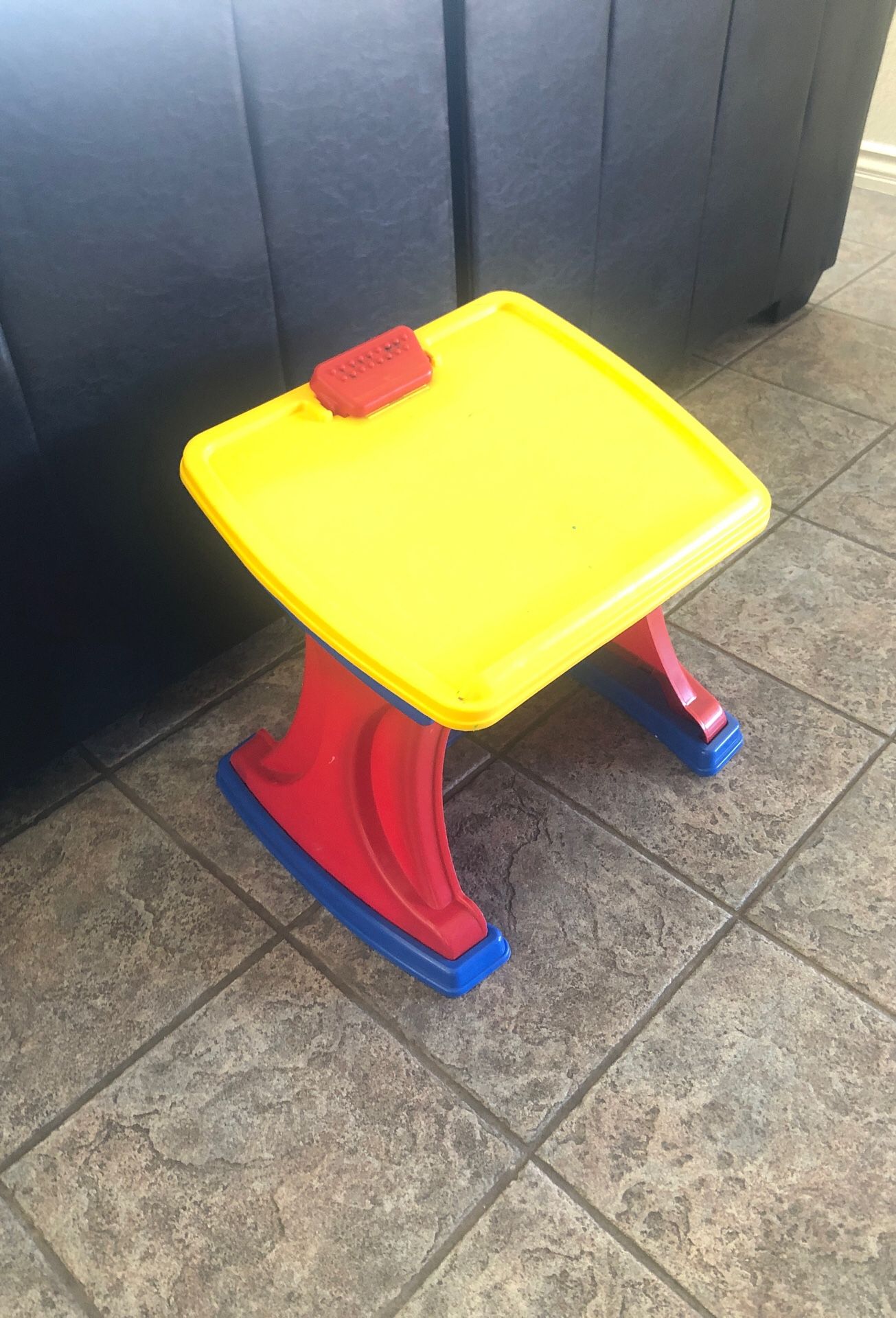 Kids small desk