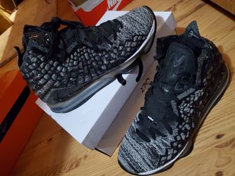 Mens size 11.5 Nike LeBron 17 "In The Arena" (Oreo) high-top basketball sneakers