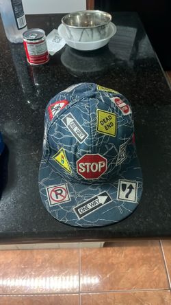 2 gorras y 1 suéter