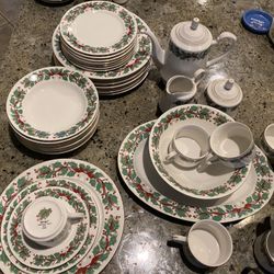 Original Vintage Sango Christmas Holly 8415