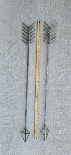 2~Decorative Rustic~Metal ARROWS Featuring a three- dimensional wire-style Arrowheads and layered metal feather fletchings.
🏹$18 Firm Price.
➡️Excel