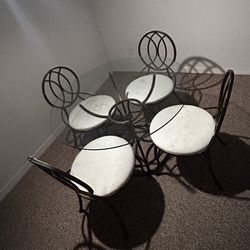 Round Dining Table 