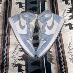 Jordan 1 Hyper Royal Size 9