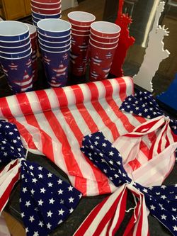 Americana table cloth, lady liberty, bows and large tumblers