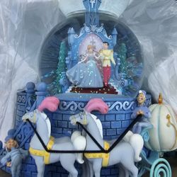 New, Never Displayed In Original Packaging Disney Cinderella Double Snow Globe