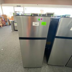 Vissani MDFF7SS 7.1 cu. ft. Top Freezer Refrigerator