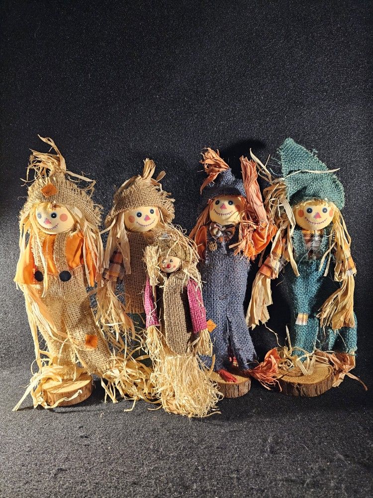 Vintage Lot Of 5 Handmade Scarecrows Made Of Genuine Straw, Wood, Burlap & Wire. Slightly Posable!