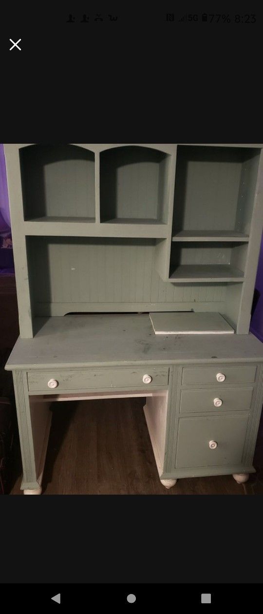 Desk With Hutch