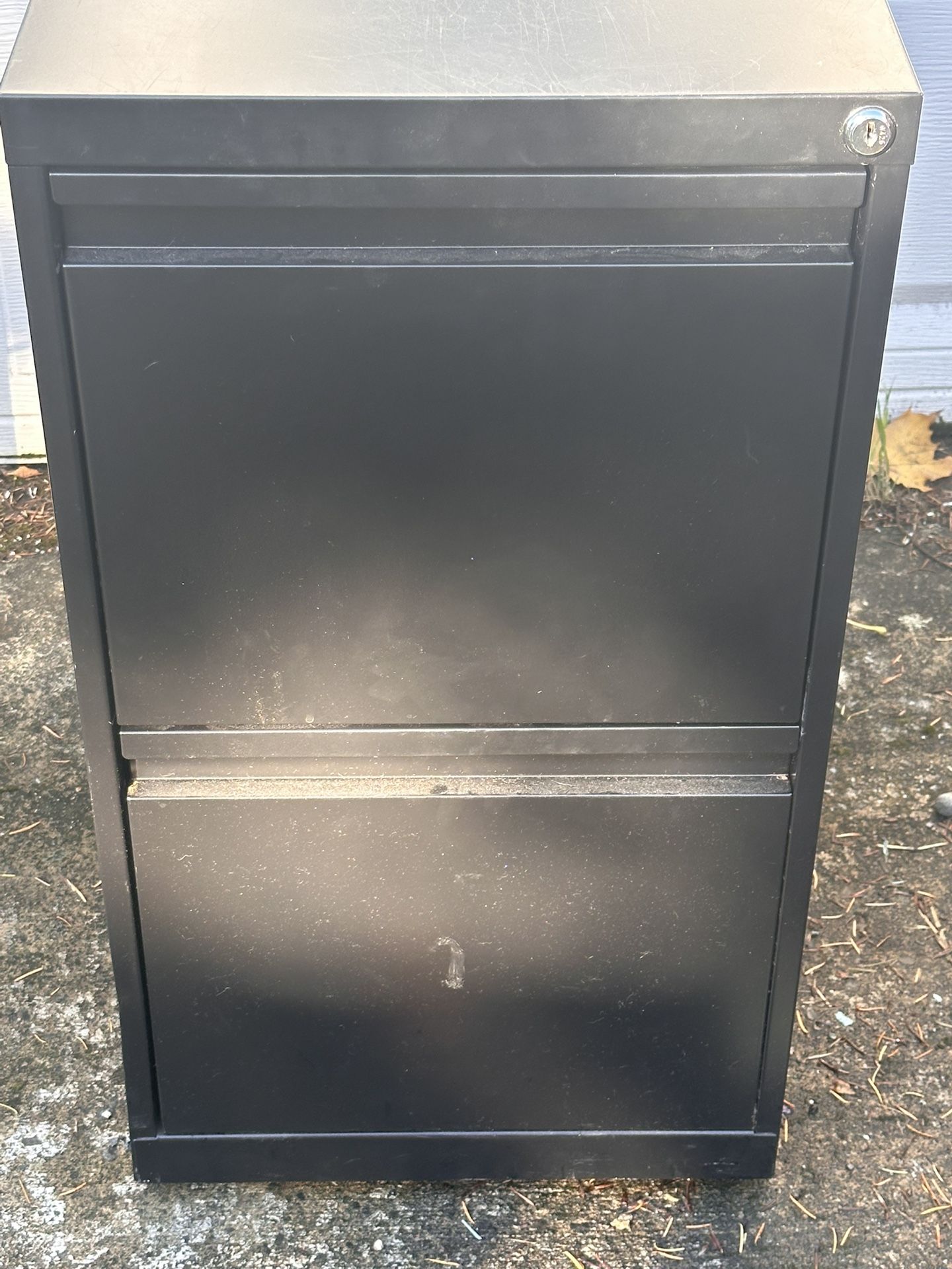 Free-2 Drawer Locking File Cabinet 