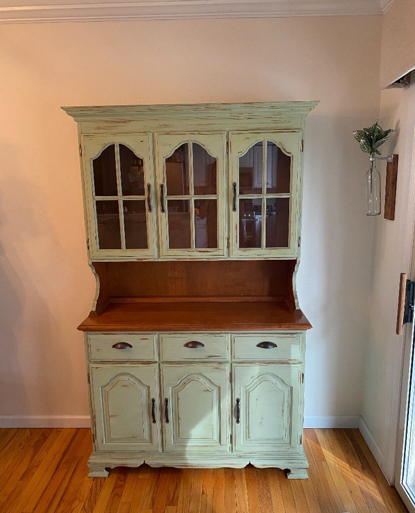 Solid Wood Hutch